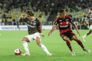 Flu bate Fla no clássico carioca e afunda o rival