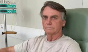 Vídeo: Ex-Presidente Jair Bolsonaro é internado em hospital para tratamento do traumatismo sofrido na PF, ontem