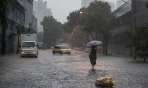 Defesa Civil de SP alerta para ocorrência de chuva forte no estado