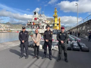Operação Maré Branca intercepta navio com quase 10 toneladas de cocaína no Atlântico