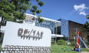 Ex-Presidente Bolsonaro recebe alta hospitalar e volta à Superintendência da PF/DF