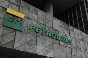 Ibama pede à Petrobras detalhes técnico sobre fluido vazado
