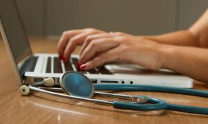 Enamed reforça importância de fiscalizar cursos, dizem especialistas