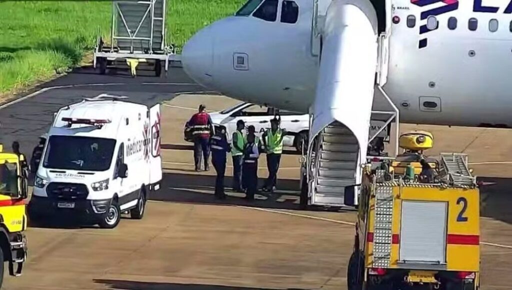 Vídeo: Bateria de celular explode e força pouso de avião da Latam no interior de São Paulo