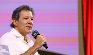 Classe dominante brasileira entende o Estado como dela, diz Haddad