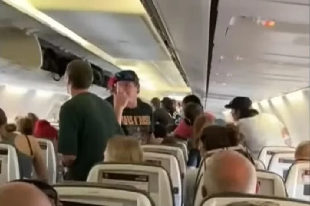 Passageiro que se levantar antes de o avião parar será multado na Turquia