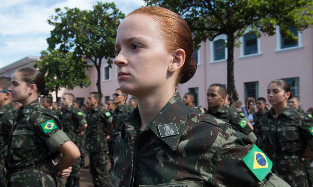 Exército inicia no Rio incorporação da 1ª turma de mulheres recrutas