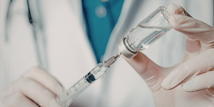 Rússia inicia seleção de pacientes para vacina personalizada contra câncer de cólon