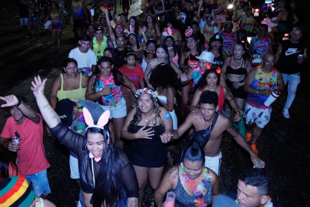 Blocos de rua animam foliões no centro, bairros de Belém e ilhas