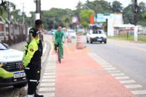 Fiscalização na Arthur Bernardes devolve segurança aos ciclistas