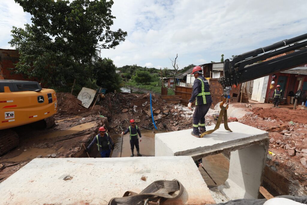 Obra leva asfalto e encerra décadas de alagamento na Pratinha