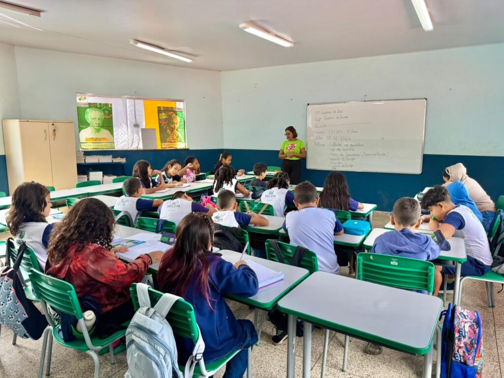 Volta às aulas começa com alegria e investimento recorde