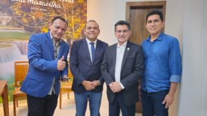 Pastor recebe homenagem do presidente da TV A Crítica Pará pela passagem de seu aniversário