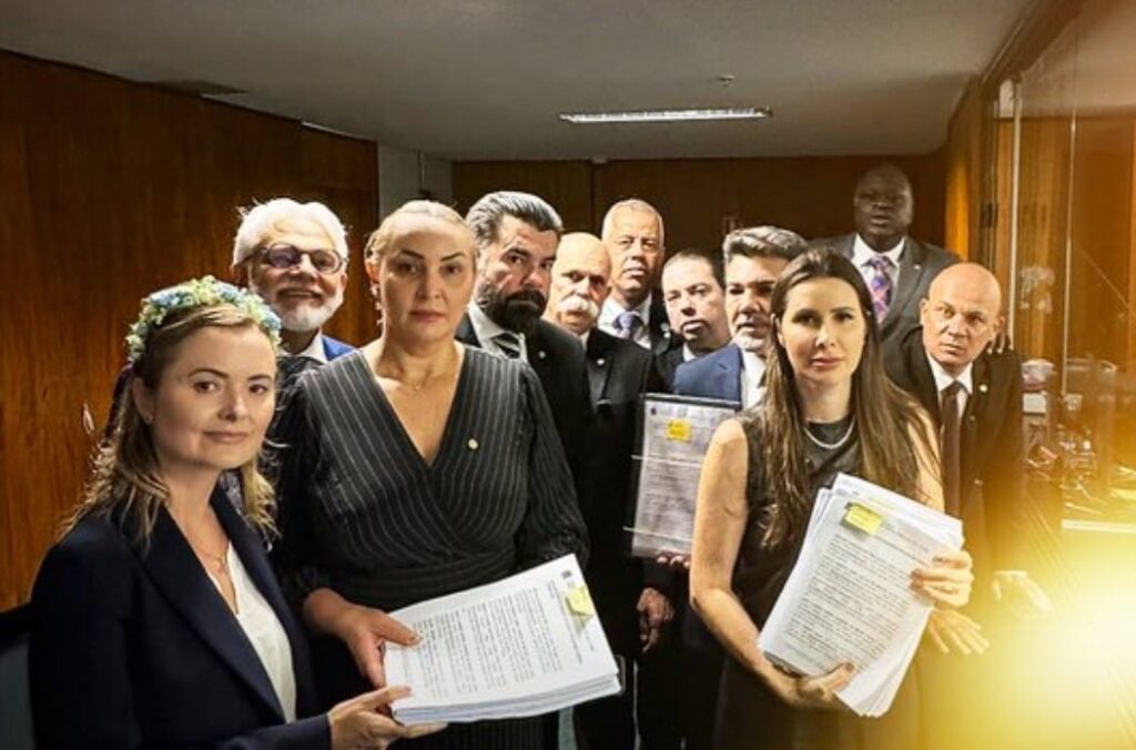 Maior pedido coletivo de impeachment contra ministros de Lula é protocolado no STF, afirma parlamentar
