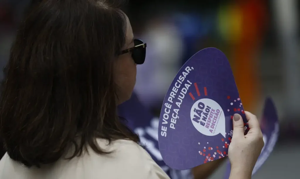 Quase metade das mulheres brasieiras já sofreu assédio sexual no Carnaval