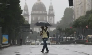 Chuvas intensas no Rio de Janeiro levam ao acionamento da Marinha