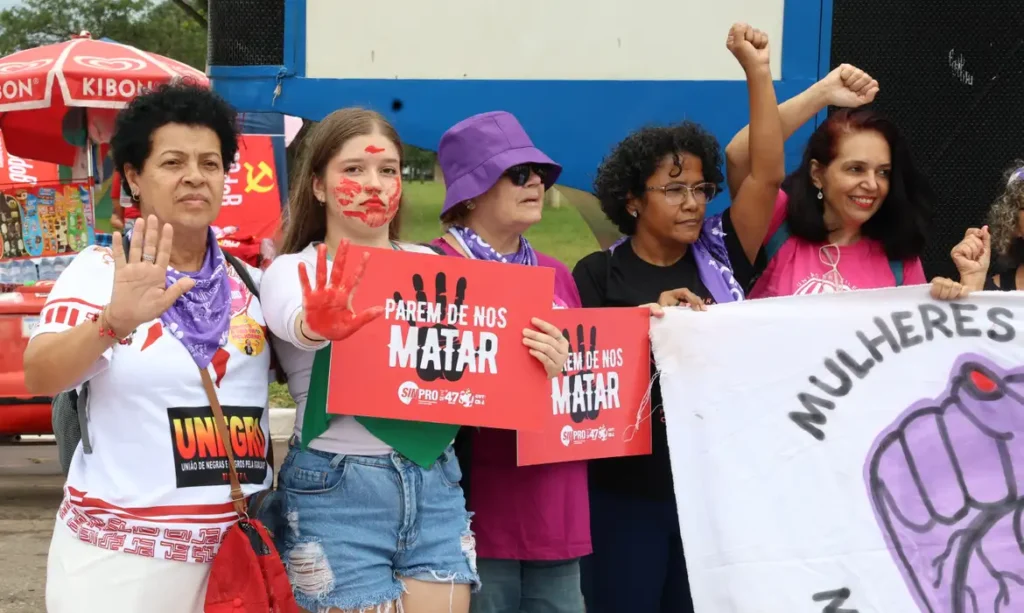 Protestos contra a violência de gênero tomam o Brasil neste 8 de março