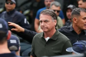 Bolsonaro apresenta quadro estável na UTI, diz boletim médico