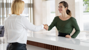 Hotéis e pousadas têm até 20 de abril para adotar nova Ficha Nacional de Registro de Hóspedes Digital