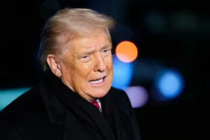 Videos: Trump diz que fez com Israel ataque às novas lideranças do Irã; cerca de 40 militares iranianos são mortos em operação