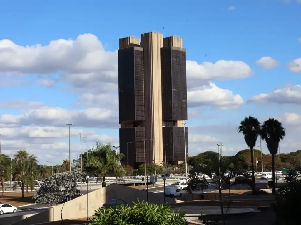 BC corta Selic em 0,25 ponto, a 14,75%, e defende cautela nos passos futuros do juro