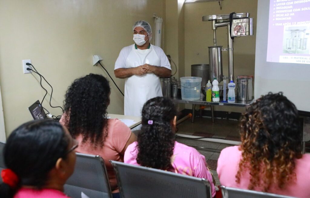 Prefeitura qualifica 40 mulheres na Casa do Açaí