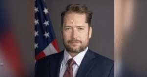 Moraes autoriza visita de assessor de Trump a Bolsonaro na prisão