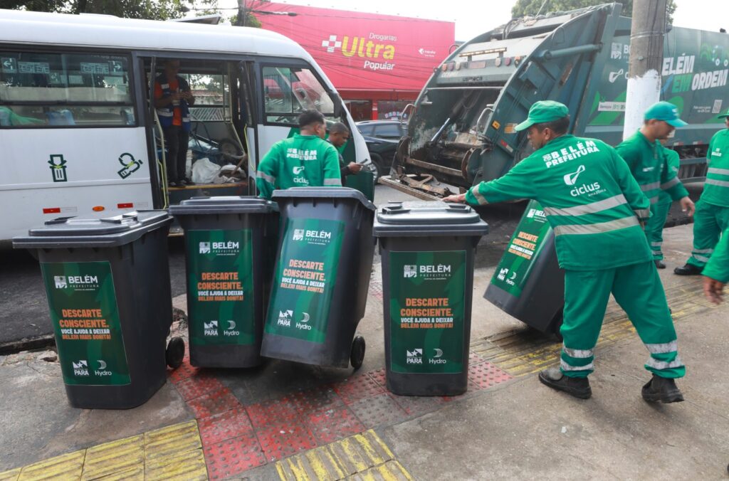Prefeitura inicia a distribuição de 2 mil coletores de resíduos