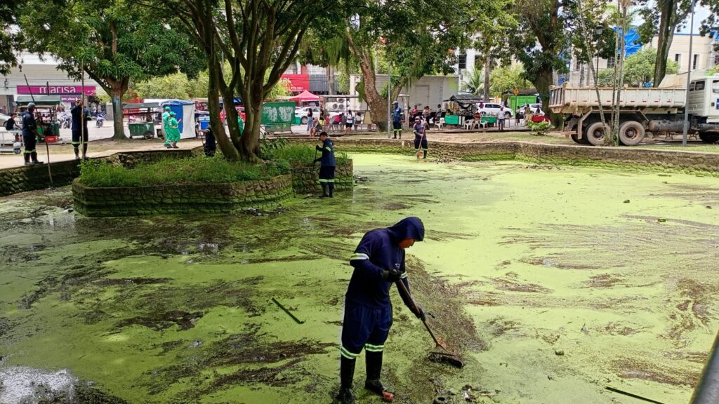 Prefeitura recolhe mais de 80 toneladas de lixo da Praça Dom Pedro II