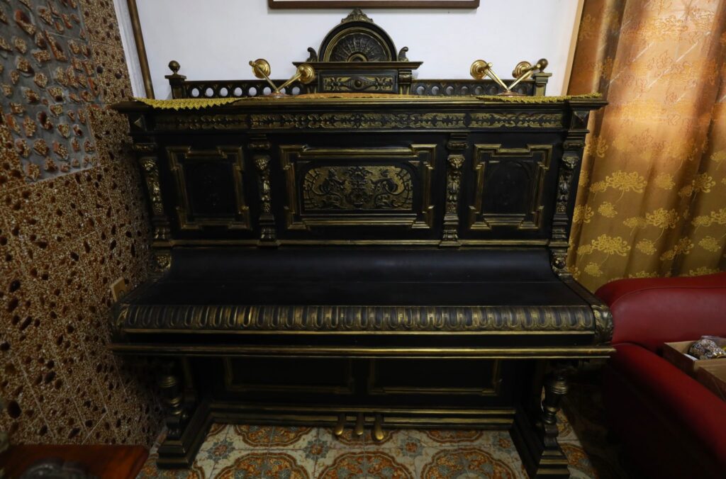 Piano do Cine Olympia atravessa gerações e guarda história em Belém
