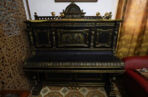 Piano do Cine Olympia atravessa gerações e guarda história em Belém