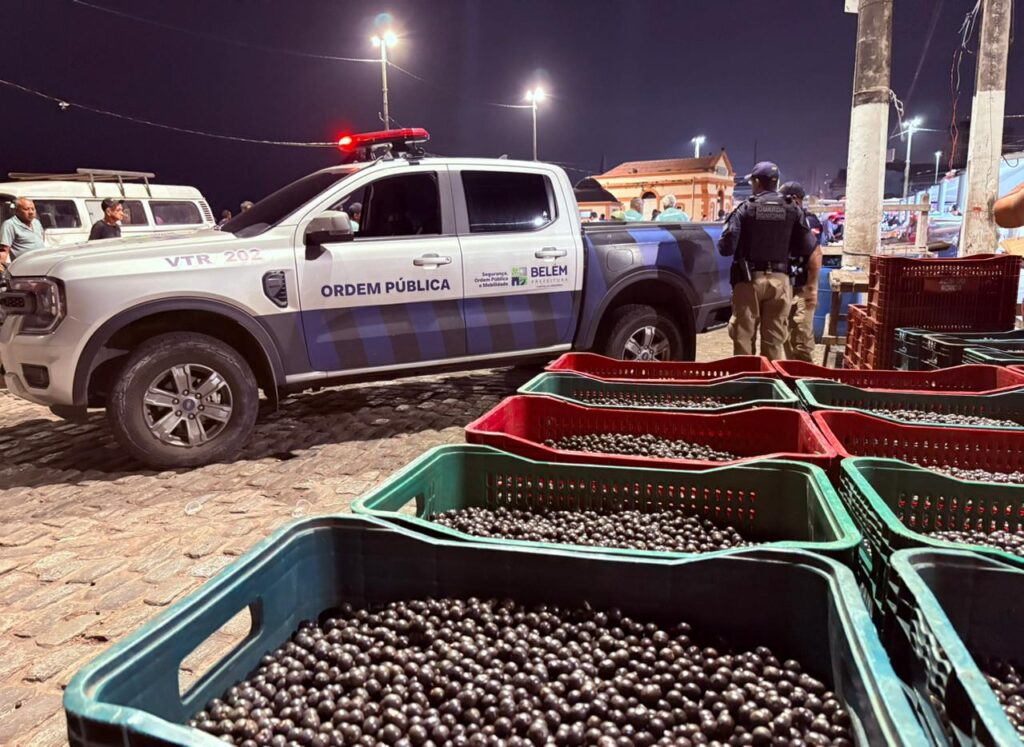 Prefeitura fiscaliza descarte irregular de açaí no Ver-o-Peso