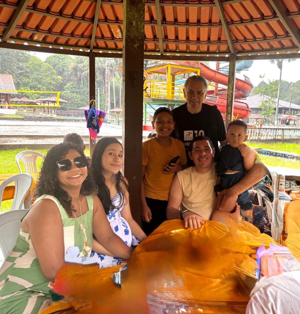 Evento social do Clube dos Oficiais Bombeiros reúne convidados em feijoada tradicional