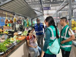 Feirantes do Guamá recebem orientação ambiental da Prefeitura