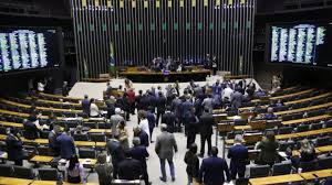 Câmara dos Deputados aprova funcionamento de farmácias em supermercados