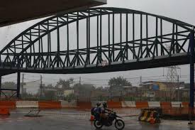 Avenida Júlio César é liberada após avaliação técnica em passarela