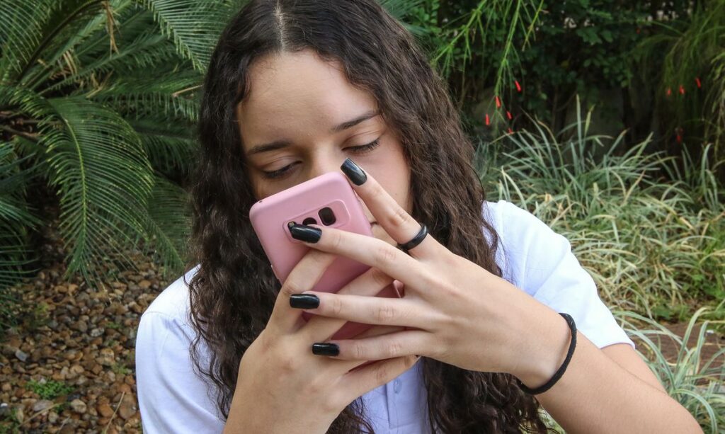 Guia orienta sobre como abordar violência de gênero nas redes sociais