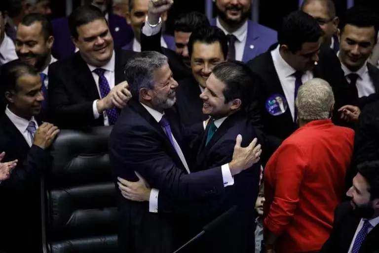 Os deputados e o governador de SE na lista de contatos de WhatsApp de Vorcaro