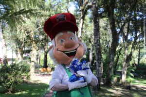 Programação especial no Parque Mundo a Vapor tem caça aos ovos e passeio de trem gratuito