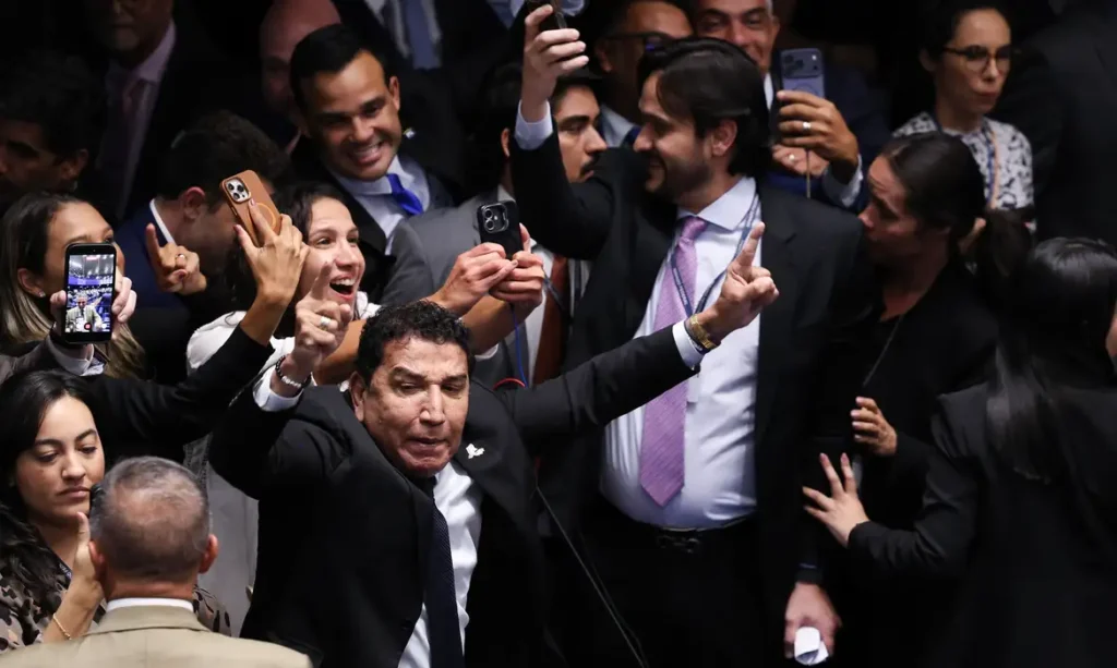 Senado rejeita indicação de Messias para o STF e abre crise com o governo petista