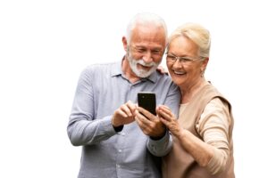 INSS está “muito digital” para quem mais precisa dele? Aposentados relatam dificuldade