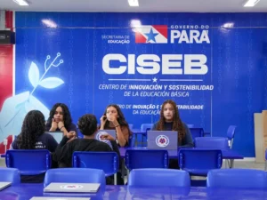 Primeira escola bilíngue do Estado impulsiona novas oportunidades a alunos da rede pública