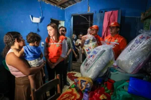 Hana Ghassan participa de ação de assistência às famílias afetadas pelas chuvas