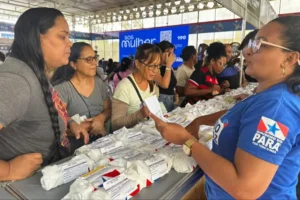 ‘Por Todas Elas’ entrega mais de 1.200 óculos de grau a moradores do bairro do Guamá, em Belém