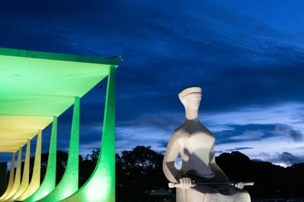 Supremo valida aposentadoria compulsória de empregado público aos 75 anos