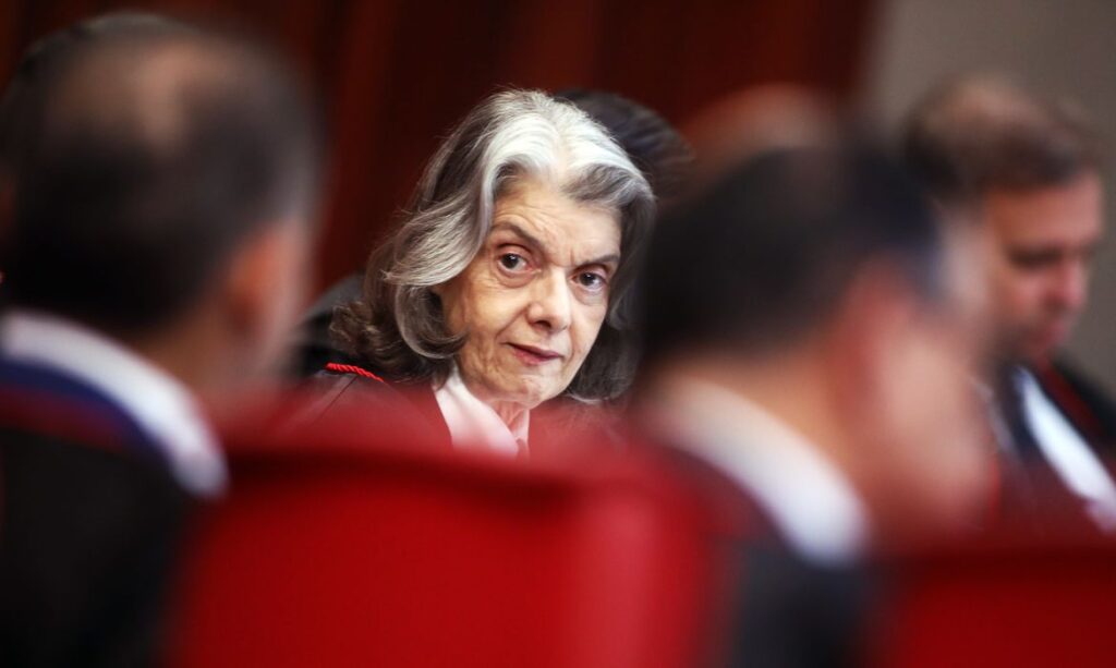 Cármen Lúcia antecipa eleição para sucessão no TSE