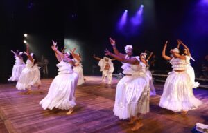 Carnaval ocupa Theatro da Paz em noite histórica de arte e samba