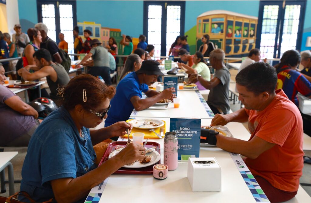Restaurante popular vira refúgio contra a fome em Belém