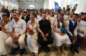 Prefeitura oficializa união de 108 casais em Casamento Comunitário no Mercado de São Brás