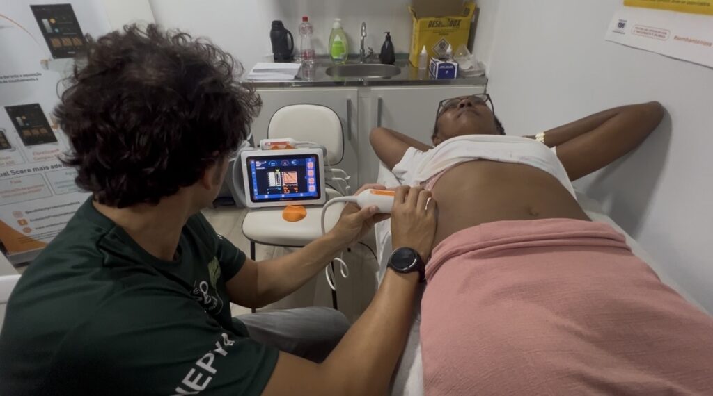 Ribeirinhos fazem avaliação para controle de gordura no fígado